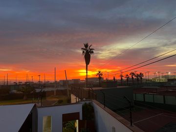 Hermosa Casa Remodelada con Vista al Mar y al Golf – Brisas de Villa, Chorrillos