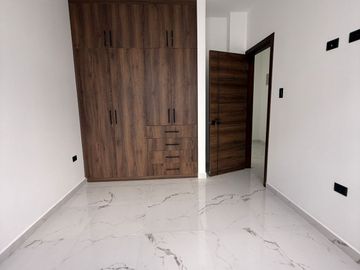VENTA DE CASA EN URB. PRIVADA POR LA VÍA QUITO
