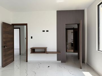 VENTA DE CASA EN URB. PRIVADA POR LA VÍA QUITO