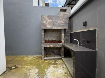 VENTA DE CASA EN URB. PRIVADA POR LA VÍA QUITO