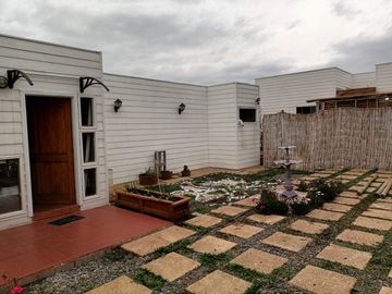 LINDA PARCELA CON 2 CASAS EN CONDOMINIO CONSOLIDADO