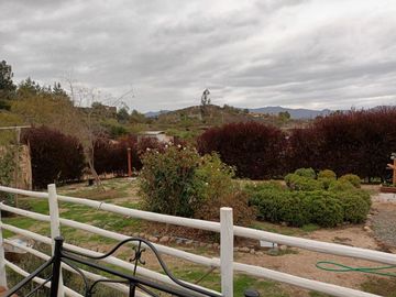 LINDA PARCELA CON 2 CASAS EN CONDOMINIO CONSOLIDADO