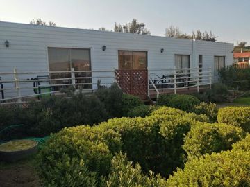 LINDA PARCELA CON 2 CASAS EN CONDOMINIO CONSOLIDADO