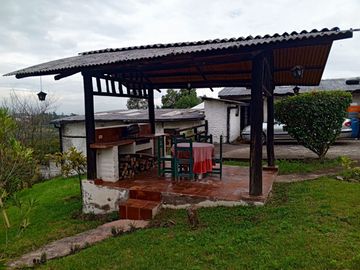 VENTA CASA RUSTICA VALLE DE LOS CHILLOS-ALANGASI  2DOR