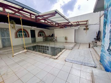 Enorme propiedad de tres niveles en venta. Corregidora Centro de Morelia.