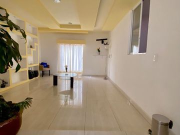 Enorme propiedad de tres niveles en venta. Corregidora Centro de Morelia.
