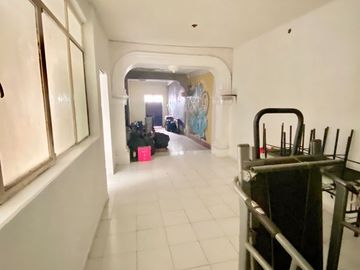 Enorme propiedad de tres niveles en venta. Corregidora Centro de Morelia.