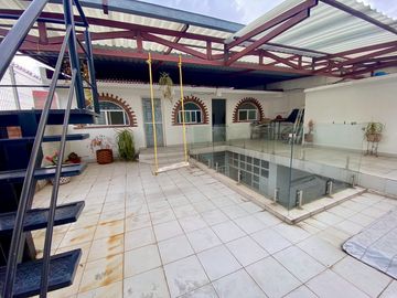 Enorme propiedad de tres niveles en venta. Corregidora Centro de Morelia.