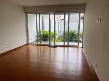 Venta lindo dúplex en primer piso de estreno 3 dormitorios, cada uno con baño.