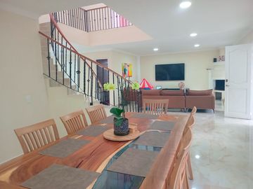 Casa en arriendo en el sector Loma del Escobero, Envigado