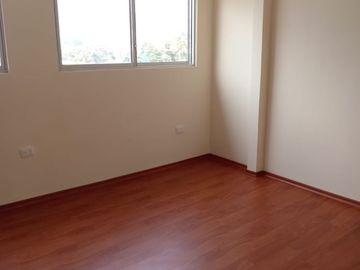 Casa de venta con 6 departamentos, de dos dormitorios Sector Avenida del Maestro Rumiñahui de oportunidad, buen rentabilidad