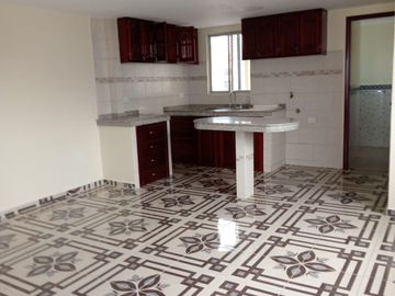 Casa de venta con 6 departamentos, de dos dormitorios Sector Avenida del Maestro Rumiñahui de oportunidad, buen rentabilidad