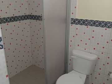 Casa de venta con 6 departamentos, de dos dormitorios Sector Avenida del Maestro Rumiñahui de oportunidad, buen rentabilidad