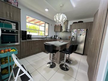 Vendo hermosa casa tumbaco  254000