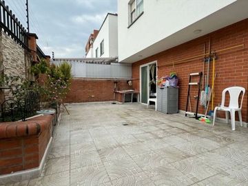 CASA EN CONJUNTO CERRADO