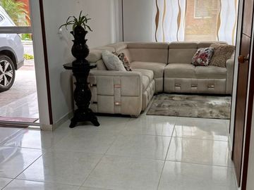 CASA EN CONJUNTO CERRADO