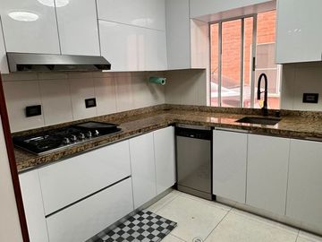 CASA EN CONJUNTO CERRADO