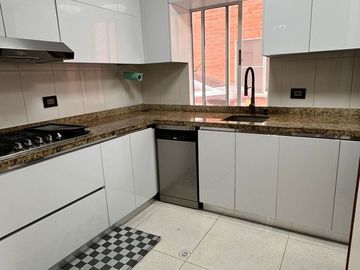 CASA EN CONJUNTO CERRADO