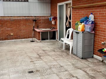 CASA EN CONJUNTO CERRADO