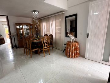CASA EN CONJUNTO CERRADO