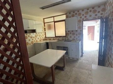 LINDA CASA PARA MEJORARLA, ESPACIOS SUPER AMPLIOS, A PRECIO DE OCASION, $1,460 m2, Urb. HUMBOLT, MIRAFLORES