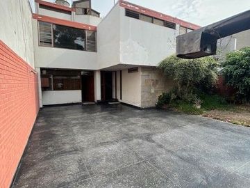 LINDA CASA PARA MEJORARLA, ESPACIOS SUPER AMPLIOS, A PRECIO DE OCASION, $1,460 m2, Urb. HUMBOLT, MIRAFLORES