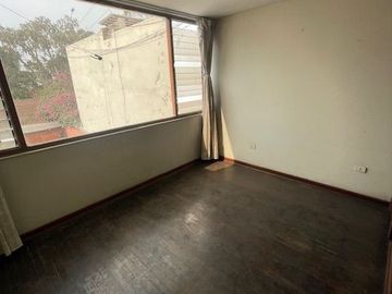 LINDA CASA PARA MEJORARLA, ESPACIOS SUPER AMPLIOS, A PRECIO DE OCASION, $1,460 m2, Urb. HUMBOLT, MIRAFLORES