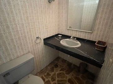 LINDA CASA PARA MEJORARLA, ESPACIOS SUPER AMPLIOS, A PRECIO DE OCASION, $1,460 m2, Urb. HUMBOLT, MIRAFLORES