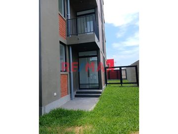 Departamento En Alquiler De Estreno En Primer Piso Con Cochera En Las Palmeras Centenario // ID: 1129620