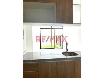 Departamento En Alquiler De Estreno En Primer Piso Con Cochera En Las Palmeras Centenario // ID: 1129620