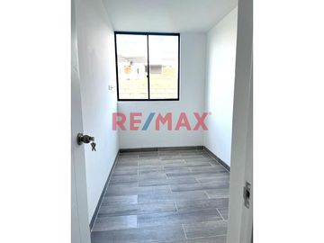 Departamento En Alquiler De Estreno En Primer Piso Con Cochera En Las Palmeras Centenario // ID: 1129620