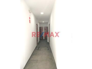 Departamento En Alquiler De Estreno En Primer Piso Con Cochera En Las Palmeras Centenario // ID: 1129620