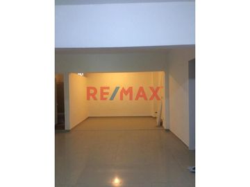 Local Comercial Remodelado En Av Las Flores
