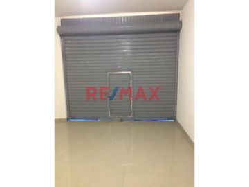 Local Comercial Remodelado En Av Las Flores