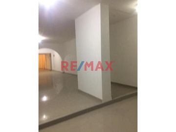 Local Comercial Remodelado En Av Las Flores