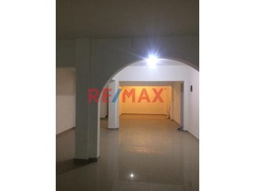 Local Comercial Remodelado En Av Las Flores