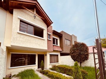 Casa de venta 5 dormitorios en Cuenca Ecuador