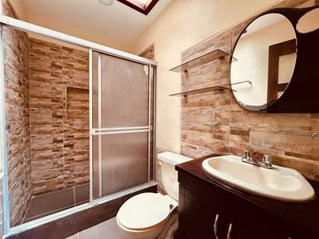 Casa de venta 5 dormitorios en Cuenca Ecuador