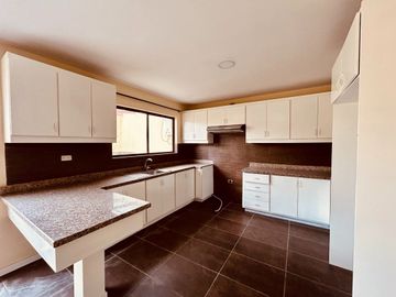 Casa de venta 5 dormitorios en Cuenca Ecuador