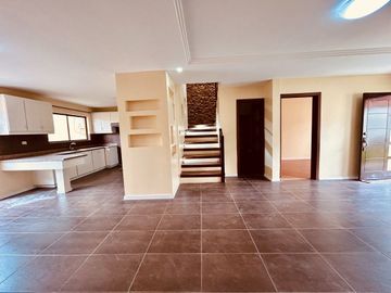 Casa de venta 5 dormitorios en Cuenca Ecuador