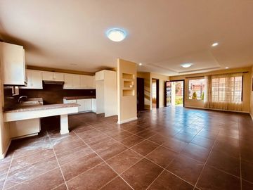 Casa de venta 5 dormitorios en Cuenca Ecuador