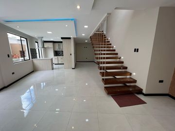 Venta de Casa por estrenar- ubicado en Ricaurte