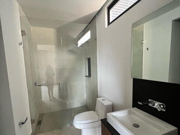 Departamento en venta Junto a Puerta del Bosque, 2 Rec, 2.5 B, 2 estacionamientos