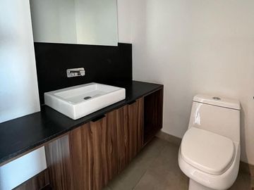 Departamento en venta Junto a Puerta del Bosque, 2 Rec, 2.5 B, 2 estacionamientos