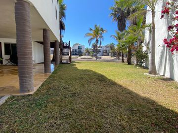 CASA EN VENTA EN NUEVO ALTATA EN PRIVADA VILLAS DEL MAR A ORILLA DE LAGO