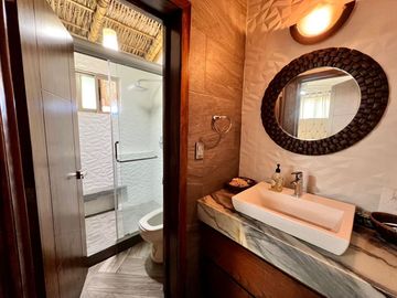 CASA EN VENTA EN NUEVO ALTATA EN PRIVADA VILLAS DEL MAR A ORILLA DE LAGO