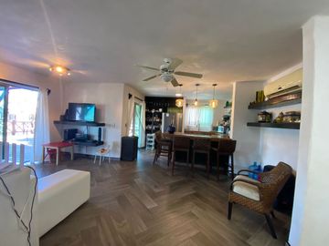 CASA EN VENTA EN NUEVO ALTATA EN PRIVADA VILLAS DEL MAR A ORILLA DE LAGO