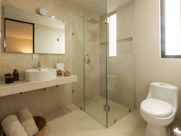 CASA EN VENTA GALERIAS SANTA ANITA 3 HABITACIONES ACABADOS DE MARMOL