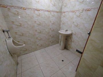 Ocasion Casa 2 Pisos En Esquina, En Avenida