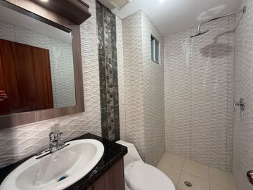 VENTA Departamento en Urb Jardines de Amagasí Quito Embajada Americana De los Guayacanes y Avigiras